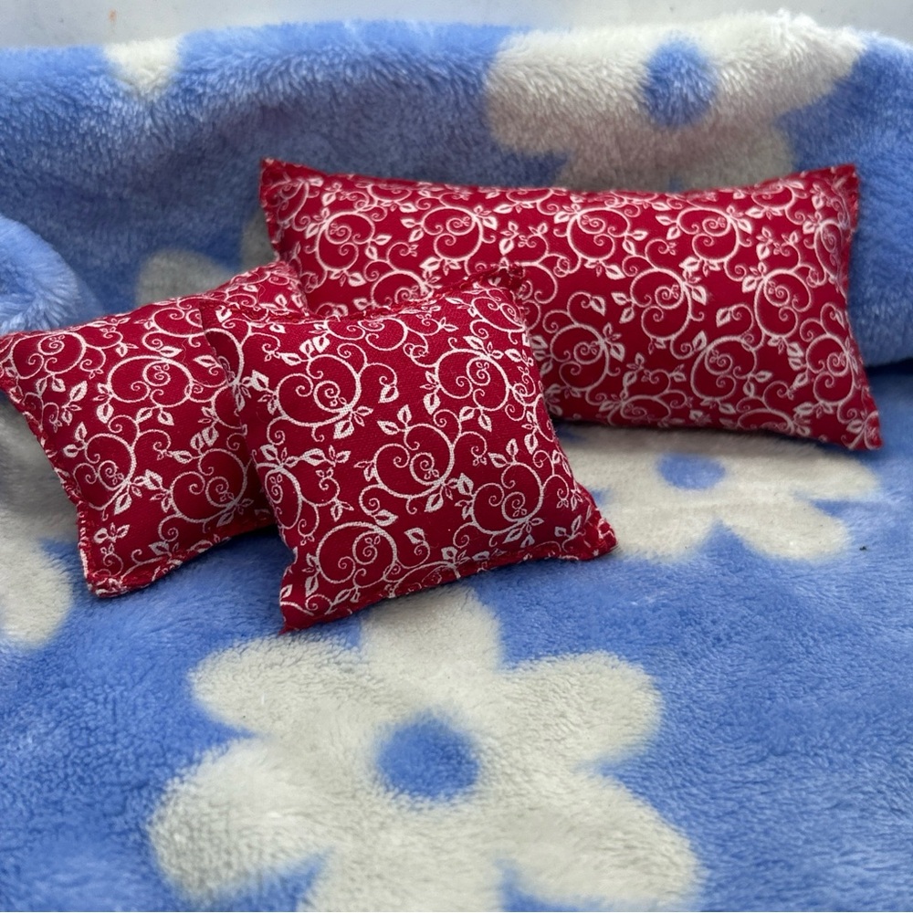 Red and White Decorative Pillow Set